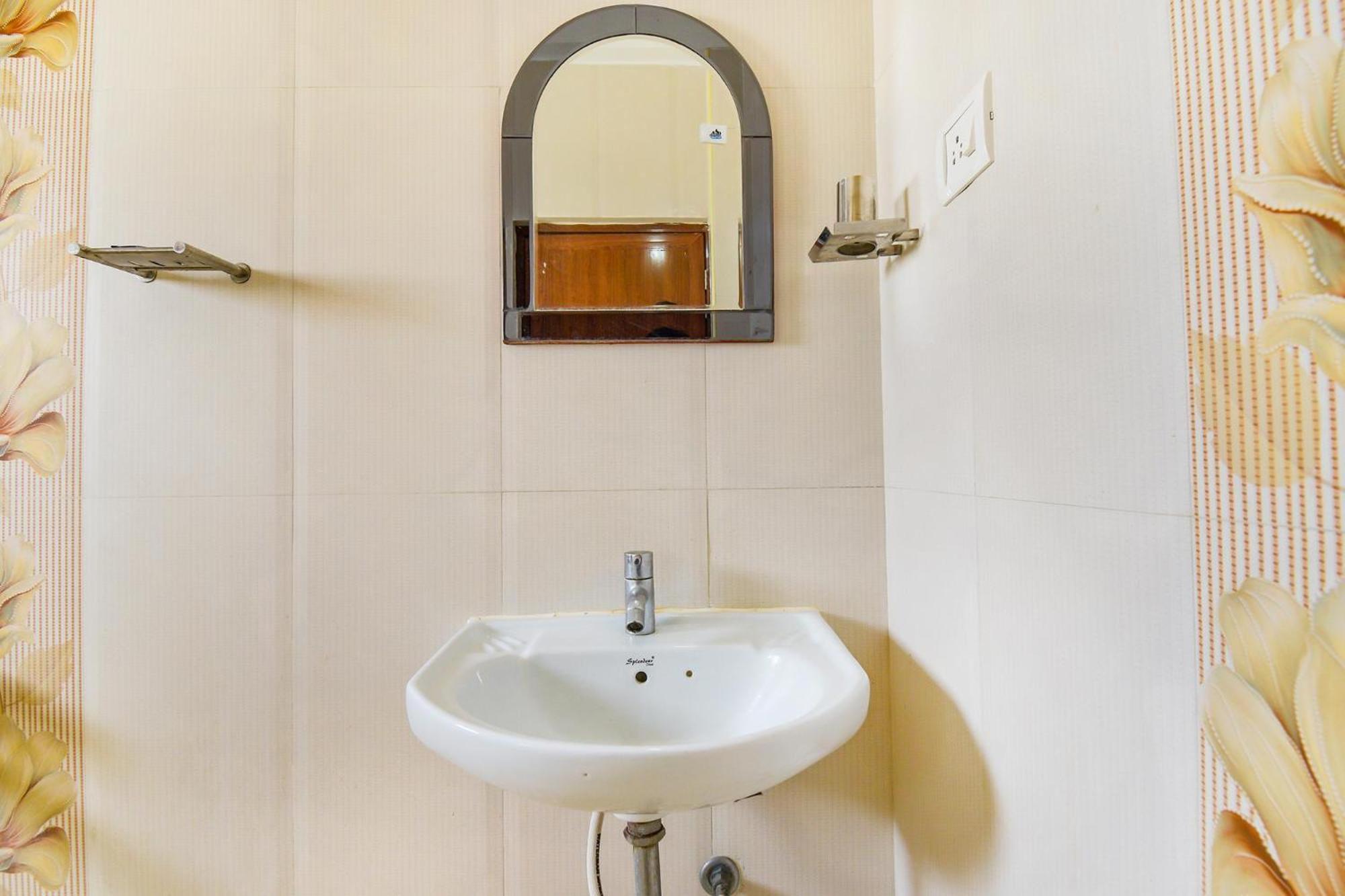 Fabhotel Sri Krishna Residency - Near To International Airport Hotel